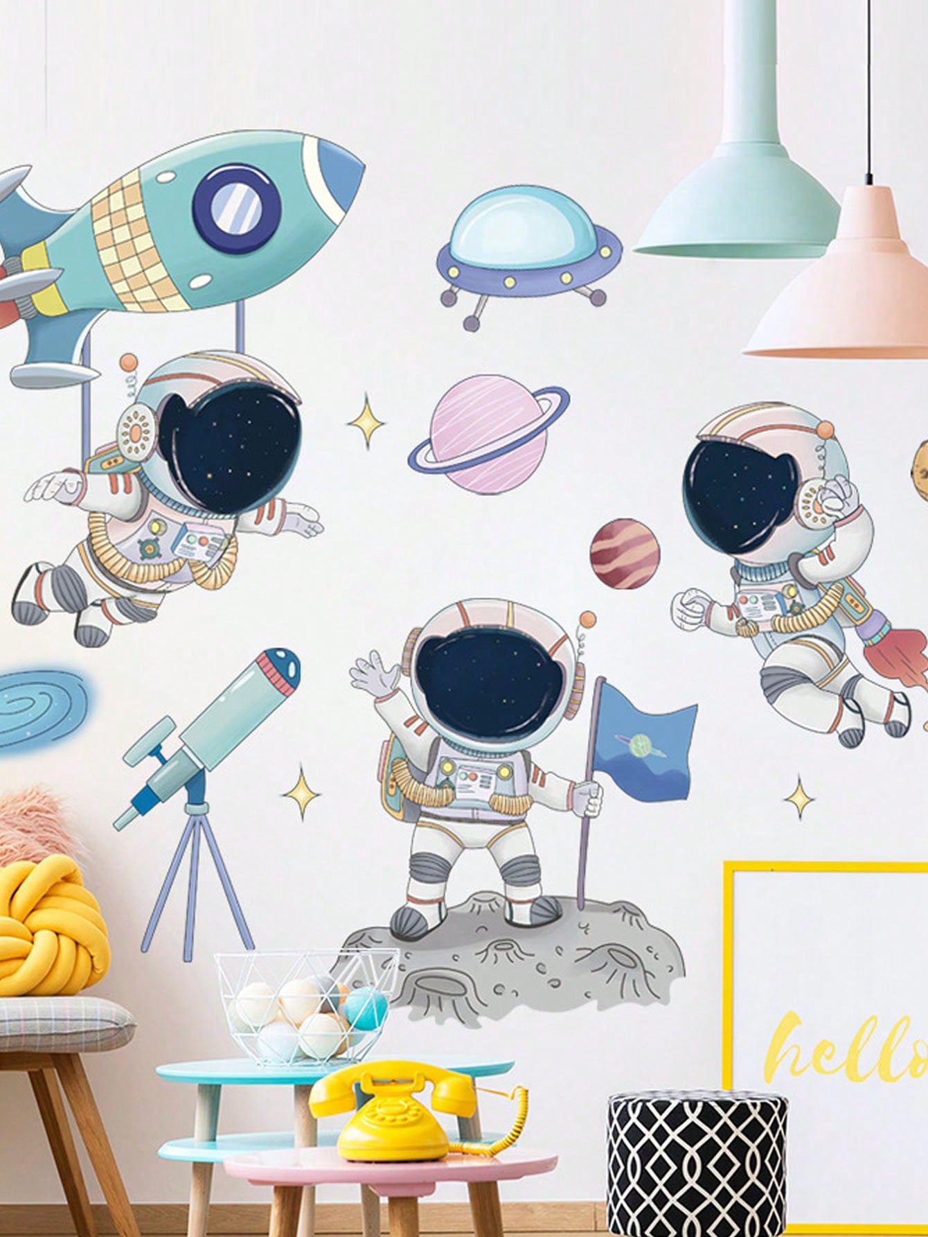 ASTRONAUTAS, TELESCOPIO, COHETE Y PLANETAS